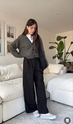 Slacks Outfit, Black Pants Outfit, Chique Outfit, Casual Work Outfits Women, Teaching Outfits, Uni Outfits, Corporate Outfits, Business Casual Outfits For Work