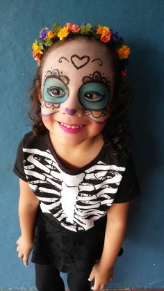 Maquillaje catrina niña. Día de muertos. Tradiciones. Kids Skeleton Face Paint, Fall Crafts Decorations, Halloween Kindergarten, Sugar Skull Makeup, Halloween Makeup Easy