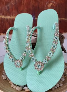 (1) Cloe Sandals – Design by Desire Flip Flops Flip Flop Craft, Designer Flip Flops, Decorating Flip Flops, Diy Sandals, Custom Shoes Diy, Diy Slippers