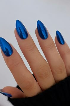 These almond-shaped nails boast a stunning metallic blue finish, providing a sleek and radiant sheen that's sure to catch the eye. The bold color choice is perfect for making a statement with a touch of elegance. ✨  // Photo Credit: Instagram @meraki_nails_cardiff Blue Chrome Nails Almond, Nail Color Ideas Winter, Royal Blue Chrome Nails, Dark Blue Chrome Nails, Blue Metallic Nails, Sparkly Blue Nails, Chrime Nails, Metallic Blue Nails, Cobalt Blue Nails