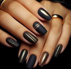 Matte Nail, Matte Nails Design, Black Nail Designs, Polish Ideas, New Nails, Nails And Makeup, Nail Design Ideas, Fancy Nails