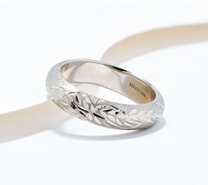 Add some chic shine to any outfit with this diamond-cut band ring boasting a lovely leaf-inspired pattern. From Judy Crowell. Ring Stack Silver, Everyday Ring, Ring Stack, Mary Jane Pumps, Ring Watch, Pendant Rings, Ring Size Guide, Stainless Steel Band, Fine Jewellery Necklace