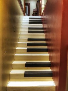 Stair Case Art, Piano Staircase, Piano Stairs, Stair Art, The Hound, Dream House Interior, House Room, Staircase Design, Thrift Shopping