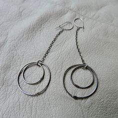 vintage sterling silver drop chain circle earrings - minimal circle drop earrings - hand crafted sterling silver chain circle dangle earrings - delicate and pretty - locking earrings wire - slim curb chain drops down to a double circle - each circle moves independently - earrings measures 2 5/8th inches from top to bottom - big circle is almost 7/8ths in diameter - kinetic movement - very light comfortable earrings - hand crafted sterling silver minimalist double circle drops Sterling Silver Long Drop Jewelry With Silver Chain, Simple Sterling Silver Jewelry With Ear Wire, Modern Silver Chain Dangle Jewelry, Minimalist Sterling Silver Linear Earrings Nickel-free, Minimalist Sterling Silver Dangle Hoop Earrings, Minimalist Sterling Silver Nickel-free Linear Earrings, Minimalist Nickel-free Sterling Silver Linear Earrings, Dainty Silver Dangle Linear Earrings, Simple Sterling Silver Dangle Hoop Earrings