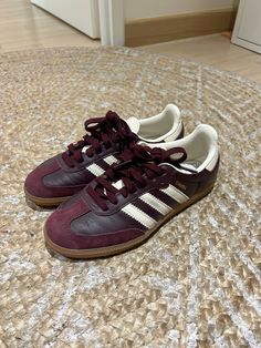 og burgundy red adidas samba - vintage fashion - dark red - dream shoes - trendy - aesthetic - 2024 #adidas #samba #burgundy #red #summer #summerstyle #copenhagen #outfit #outfits #shoes Adidas Samba Outfits Women, Outfits With Addis Sambas, Maroon Sambas Outfit, Adidas Vintage Shoes, Red Samba, Trendy Shoes 2024, Red Sambas, Adidas Samba Aesthetic