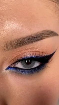 Blue Makeup Looks Simple, Simple Blue Makeup Looks, Simple Blue Eye Makeup, Royal Blue Makeup Looks, Halloween Maquillaje, Eye Makeup Images, Prom Eye Makeup, Cute Eye Makeup, Blue Eyeliner