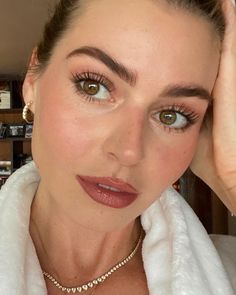 Pink Lip Wedding Makeup, Subtle Lipstick, Bronzer Eyeshadow, Light Eye Makeup, Natural Pink Lips, Nude Pink Lipstick, Warm Eyeshadow, Pouty Lips, Pale Skin Makeup