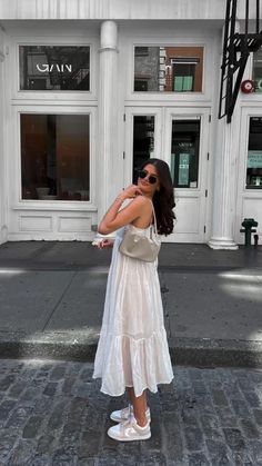 Hot Summer Outfits Italy, Outfits In Europe Summer, Greece Outfit Ideas Casual, Spain Street Style 2022, Summer Sheekey Outfits, Rome Fashion Aesthetic, Day In La Outfit, Abroad Outfits Summer, Greece Summer Style