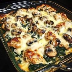 Crockpot Recipes And Tips! | CHICKEN SPINACH AND MUSHROOM LOW CARB OVEN DISH 😍😋 | Facebook Chicken Spinach Mushroom, Mushroom Bake, Spinach And Mushroom, Chicken Spinach, Best Grilled Cheese, Garlic Seasoning, Oven Dishes, Spinach Stuffed Mushrooms, Low Carb Chicken