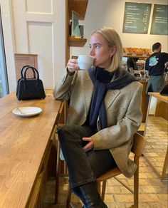 Copenhagen Winter, Growing And Glowing, Minimalistic Outfits, Copenhagen Street Style, Street Style Fall, Outfit Inspiration Women, Outer Jacket, Style Fall