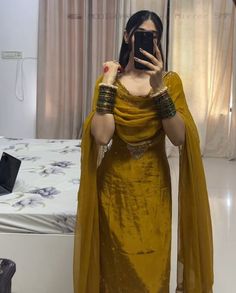 Suit Outfits For Women Indian, Desi Modern Outfits, Pakistani Wedding Suits For Women, Suit Ideas For Women Indian Wedding, Aesthetic Suits For Women Indian, Desi Dress Aesthetic, 80s Indian Fashion, Traditional Indian Outfits For Women, Aesthetic Indian Dress