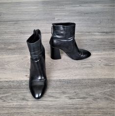 Black ankle leather women`s boots with the zippers on the back. Almond shape toes. Women`s size EU 40. Chunky block high leather heels. Textile lining inside and leather insole. Really great looking, quality ankle boots for everyday look.  brand: Pull&Bear (since 1991, Spanish company) condition: normal vintage condition. Have some signs of wear on the leather surface, look at the photos, please. measurements: Heels height 9,5 cm / 3.7" in Outsole length 30 cm / 11.7" in total height with heel 2 Pull & Bear, Leather Boots Women, Boot Shoes Women, Leather Heels, Leather Boots, Leather Women, Bootie Boots, Womens Boots, Heel Height