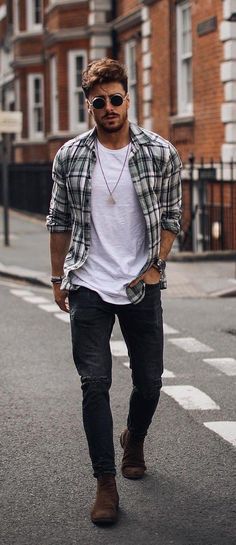 Macho Moda - Blog de Moda Masculina: Como Escolher a ROUPA CERTA pra cada OCASIÃO? Hack de Estilo pro Dia a Dia Mens Clothing Trends, Mens Casual Outfits Summer, Mens Casual Dress Outfits, Cool Outfits For Men, Mens Casual Dress