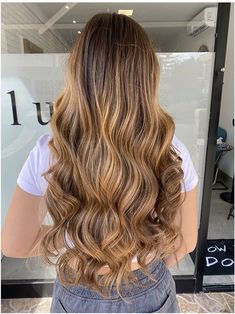 Cropped Hairstyles, Hair Color For Brown Skin, Crop Hair, Care Hair, Hair Color Balayage, Aesthetic Hair, Brown Skin, Balayage Hair