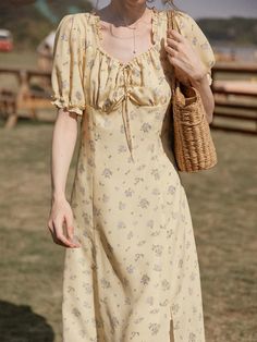 Magnolia Printed Floral Yellow Midi Dress – Simple Retro Midi Dress Floral, Black Sleeveless Midi Dress, Vestidos Retro, Dress For Petite Women, Simple Retro, Yellow Midi Dress, Clothing Retail, Vestidos Vintage, Vintage Style Dresses