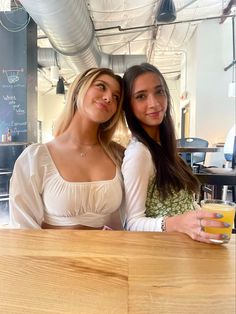 Sitting Friend Poses, Brunch Pictures Instagram, Brunch Poses, Brunch Pics, Table Poses, Brunch Aesthetic, Cafe Pictures, Person Photo, Oc Design