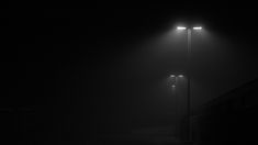 a street light in the dark on a foggy night