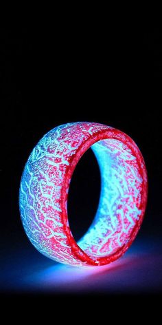 Glow In The Dark Necklace For Men, Glow In The Dark Rings, Glowing Accessories, Glowing Jewelry, Glowing Ring, Lighting Jewelry, Cool Rings, Glow Ring