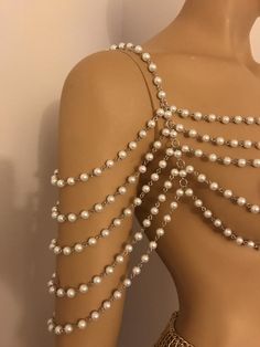 Pearl Shoulder Necklace, Necklace Wedding, Body Chain Jewelry, Body Jewellery, Beaded Bags, Gold Pearl, Chains Jewelry