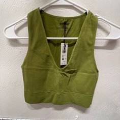 Green Seamless Garage Tank Top With Tags, Size Medium Seamless Green Tops For Gym, Green Seamless Top For Gym, Casual Green Tank Top With Seamless Construction, Casual V-neck Seamless Tops, Casual V-neck Tops With Seamless Design, Casual V-neck Top With Seamless Design, Sporty Seamless Green Tank Top, Green Seamless Tank Top Sportswear, Green Sporty Seamless Tank Top