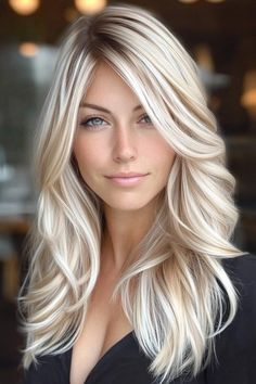 fall blonde hair, hair transformations, hair inspiration Hairstyles For Blondes Medium, Blonde Christmas Hair, Contrast Hair Color Blondes, Color And Highlights Blonde, Hair Color Ideas For Christmas, Highlights For Platinum Blonde Hair, Blonde Hair To Hide Grey Roots, Blonde Hair For Round Faces, Blonde Highlights With A Shadow Root