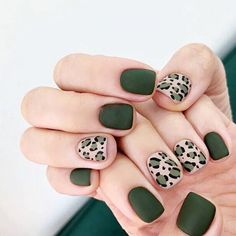 15 Stylish Olive Green Nail Design Ideas - thepinkgoose.com Rose Nail Design, Leopard Print Nail, Cheetah Nail Designs, Nail Designs Ideas, Health Signs, Green Nail Designs