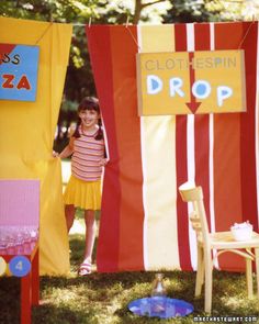 Throw a carnival party for kids, complete with circus-themed decorations, invitations, and carnival games. Carnival Party Games, Diy Fotokabine, Diy Carnival Games, Diy Carnival, Kids Carnival, School Carnival, Carnival Themed Party, Circus Tent, Carnival Birthday Parties