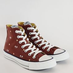 Converse Chuck Taylor All Star Hi High Top Clubhouse Red Oak Brown / Egret / Trailhead Gold Canvas Women's Sneakers A03403f Nwt Brand: Converse Model: Chuck Taylor All Star Hi Style Code: A03403f Color: Red Oak / Egret / Trailhead Gold Gender: Unisex, Listed As Women's Shoes. Size Guide: Us Women's 7 / Us Men's 5 / Uk 5 / Eur 37.5 / Cm 24 We Make The Shoe. You Make The Stories. We Could Tell You That It’s The Og Basketball Shoe, Created Over 100 Years Ago. Or That The Design Has Largely Stayed T Casual University Red High-top Sneakers With Cushioned Footbed, Casual Burgundy Sneakers With Cushioned Footbed, Casual Burgundy High-top Sneakers, Converse Model, Converse Brown, Gold Canvas, 100 Years Ago, Converse Chuck Taylor All Star, Red Oak