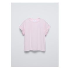 Round neck T-shirt with short sleeves. Matching ruffle appliqué on sleeve. Shirt With Frills, Zara Ruffle Top, Zara T Shirt, Round Neck Top, Blouse Jeans, Ruffled Top, Cardigan Sweater Dress, Shirt Blouses Tops, Leather Shirt