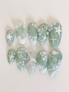 Jellyfish Nails Design, Green Nails Asthetics, Green Ocean Nails, Easy Tropical Nails, Cute Nails Teal, Mermaid Vibe Nails, Cute Holiday Nails Summer, Sea Life Nails, Simple Ocean Nails