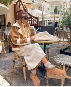 Winter Skirt Outfit, Stylish Winter Outfits, Winter Outfits Cold, Uggs Outfit, Mode Boho, Cold Weather Fashion, Trendy Fall Outfits, Mode Inspo