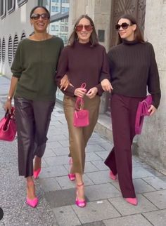 Burgundy Color Combinations Outfits, Fuchsia Color Combination, Colourful Work Outfit, Burgundy And Pink Outfit, Pink And Burgundy Outfit, Burgundy Outfits For Women, Burgundy Pants Outfit, Burgundy Outfit