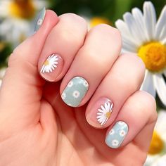 Short Summer Nail Ideas Gel, Nails Ideas Gel Short, Nail Designs 2024 Summer, Kids Vacation Nails, Gel Sticker Nails, Daisy Gel Nails, Sporty Nails, Kid Nails, Neon Pink Nail Polish