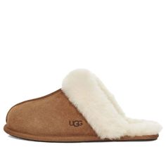 Ugg Scuffette II 1106872-CHE Cute Uggs, Ugg Scuffette, Suede Slippers, Ugg Slippers, Womens Robes, Woven Labels, Dream Shoes, House Slippers, Womens Gloves