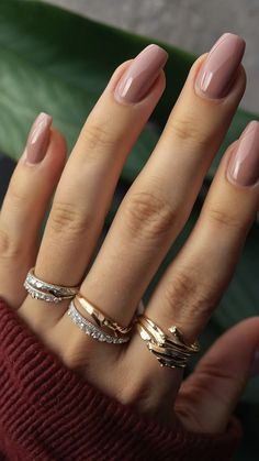 Neutral Ombre Acrylic Nails, Nail Acrylic Natural, Fall Structured Gel Nails, Fall Fall Nails, October Nail Color Ideas, Chic October Nails, Autumn Minimalist Nails, Bridesmaid Nails Fall Wedding, Nail Trends 2024 Autumn