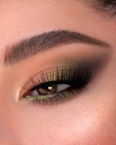 Green Dress Makeup, Smokey Eyeshadow Looks, Green Eyeshadow Look, Prom Eye Makeup, Smokey Eyeshadow, Eye Makeup Pictures, Green Eyeshadow, Gold Makeup