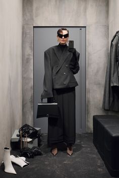 Balenciaga Pre-Fall 2023 Collection Balenciaga Shoot, Balenciaga Aesthetic, Balenciaga 2022 Fall, Balenciaga Outfit, Balenciaga Fashion Show 2022, Balenciaga Fall 2022 Couture, Balenciaga Backstage