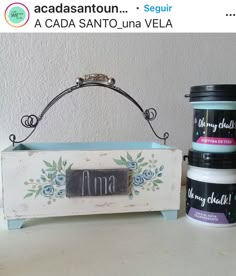 two jars of coffee sit on a table next to a sign that reads,'acida sano una vela '