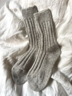 Beautiful alpaca and merino wool knit socks. The most classic chunky yummy socks. So warm and cozy with a tiny bit of stretch. Made with regenerative alpaca. Wash luke warm, lay flat. One Size Chunky Knit Casual Socks, Comfortable Thick Knitted Socks, Chunky Knit Socks, Cozy Knitted Solid Color Socks, Cozy Soft Brown Socks, Alpaca Wool Socks, Alpaca Socks, Hand Knit Socks, Wool Knit