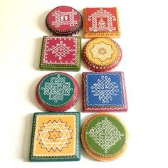 six decorated cookies are arranged in the shape of an ornament on a white surface