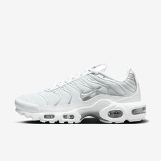 Let your attitude have the edge in the Air Max Plus, a Tuned Air experience that offers stability and cushioning. Subtle gradient hues with a touch of shine pair with wavy design lines for defiant style, while the breathable construction and Max Air units in the forefoot and heel provide lightweight comfort. Shoes For Women White, Leopard Nikes, Dr Shoes, Nike Tn, Leopard Sneakers, Wavy Design, Air Max Shoes, Fresh Shoes, Nike Air Max For Women