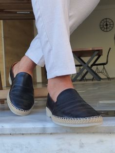 Shoes Material: 100% Calf Leather Sole Height: 1cm Available Size: 39-40-41-42-43-44-45 Package Include: Shoes Gifts: Box, Shoehorn, Shoeshine, Babet Socks Fashion Stylist Resume, Mens Dress Shoes Guide, Espadrilles Men, Flats Shoes Comfortable, Men Dress Shoes, Black Flats Shoes, Fashion Male, Black Espadrilles, Black Loafers