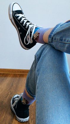 Converse Ideas, Pfp Pictures, Cute Sneakers, Shoe Pics, English Teacher, Casual Clothing, Up Shoes, Converse Shoes, Air Max Sneakers