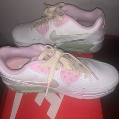 Nike Air Max Size 4 Girls 4 Girls, Nike White, Shoes Color, Shoes Brand, Kids Nike, New Girl, White Nikes, Shoe Brands