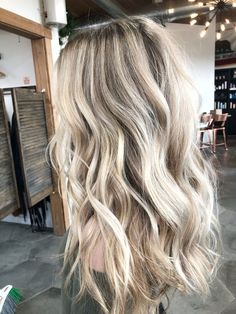 Cool Blonde Highlights Dark Roots, Ashy Blonde For Fall, Blonde With Some Lowlights, Dementional Blonde Hair, Late Summer Blonde Hair, Cool Blonde Hair Highlights, Cool Blonde With Dimension, Cool Toned Blonde Hair Highlights