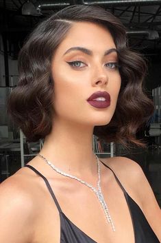 21 Handy Styling Ways For Short Wavy Hair To Make Everyone Envy Hollywood Curls, Mekap Mata, Prom Hairstyles For Short Hair, Dark Lipstick, Finger Waves, Short Wavy Hair, Short Wavy, Penteado Cabelo Curto, Short Hairstyle