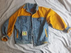 imagen descubierto por cheekylexi. Descubre (¡y guarda!) tus propias imágenes y videos en We Heart It Thrift Store Hauls, Trash To Couture, Thrift Store Fashion, Shirt Makeover, Thrift Store Upcycle, Upcycled Denim Jacket, Thrift Store Outfits, Outfit Essentials, Upcycle Clothes Diy