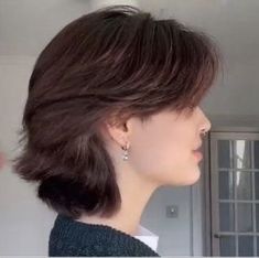 Enby Hairstyles, Non Binary Hair, Hair Dye Color Ideas, Short Shaggy Haircuts, Look Short