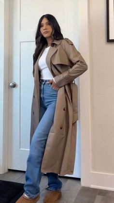 High Class Fall Outfits, Simple Classy Winter Outfits, Movie Dinner Date Outfit, February 2024 Outfit, Work Outfits Women Comfy, Classy Winter Fits, Elevated Casual Outfits Women Winter, All Black New Years Outfit, Birthday Guest Outfit Casual