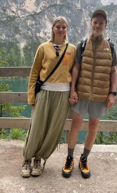 Colorado Christmas, Activewear Photoshoot, Gorp Core, Hiking Outfits, Couple Fits, New Star, Hiking Outfit, Streetwear Outfit, Colorado